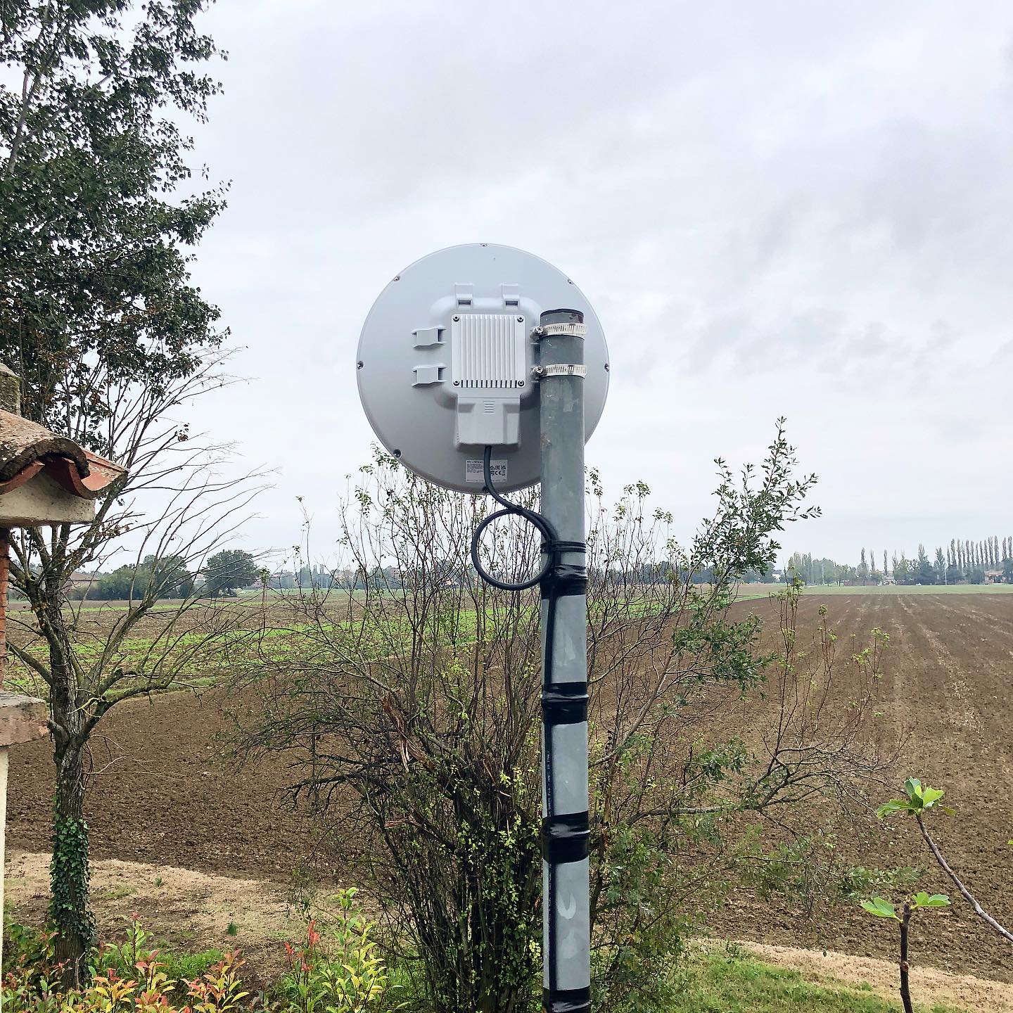 Portiamo la #connessione #internet veloce solo dove non c’è. #videosorveglianza #Lte #mikrotik @emiltronica_srl #internetlento #internetveloce www.emiltronica.it