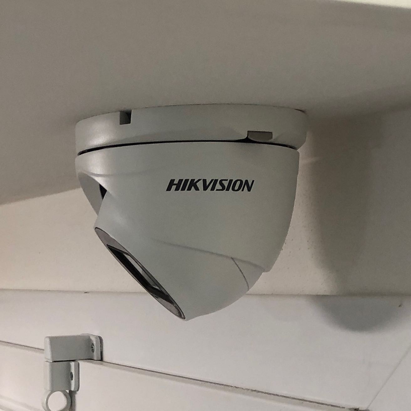 Non bastano mai.. #videosorveglianzabologna #hikvision #sicurezzabologna #tvcc Richiedi il tuo #impiantodivideosorveglianza a @emiltronica_srl www.emiltronica.it