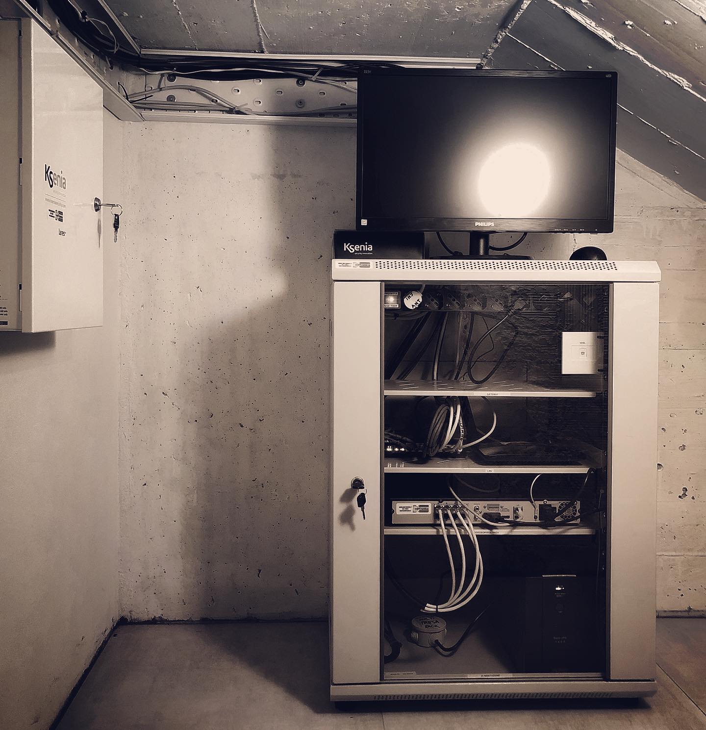 Work in progress ai tempi del coronavirus. #impiantisicurezza Emiltronica Srl - www.emiltronica.it #videosorveglianzabologna #sicurezzabologna @hikvisionitaly @hikvision @ksenia_security