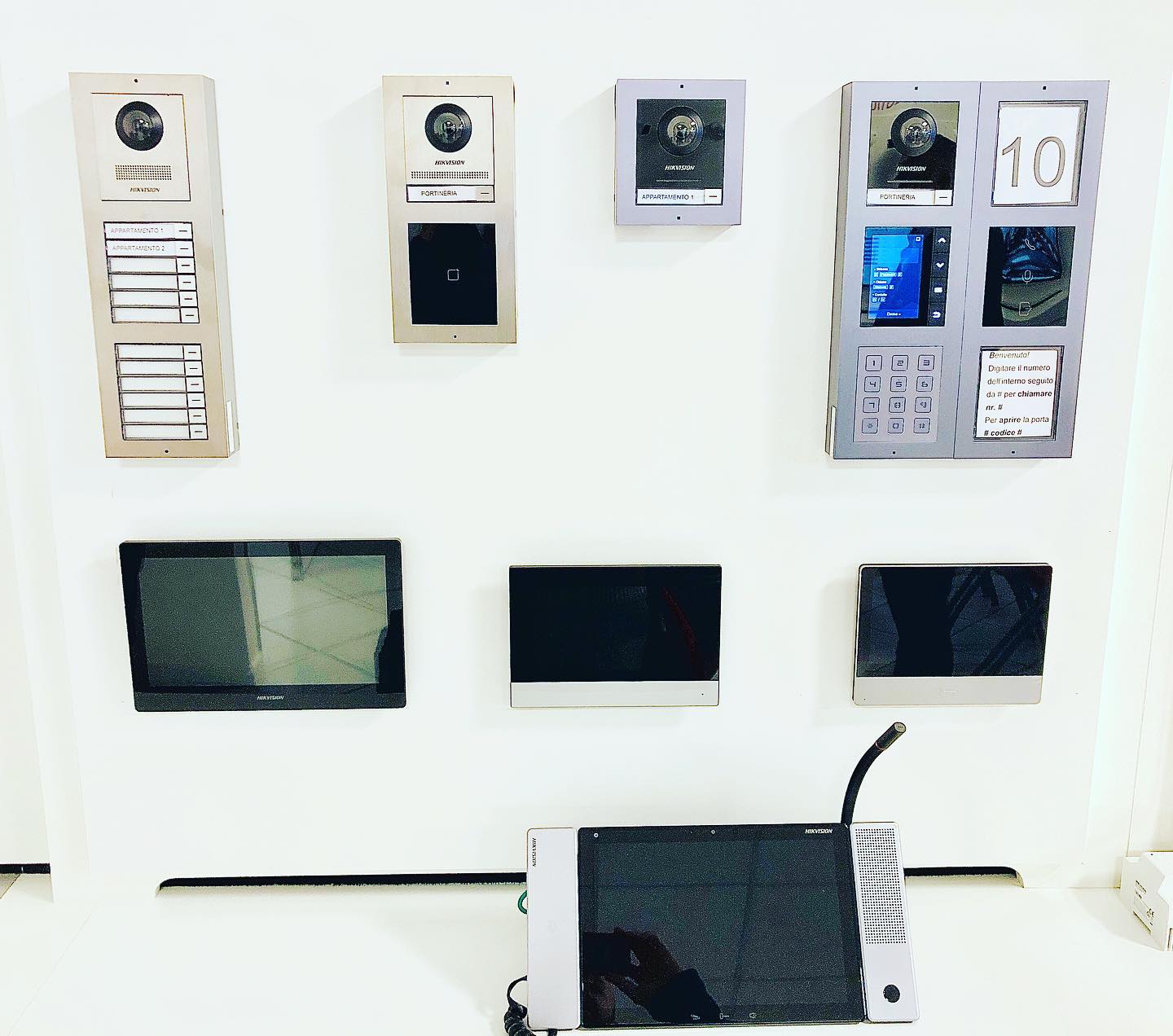 Richiedi la tua soluzione di #videocitofoniaIP #Hikvision a @emiltronica_srl www.emiltronica.it  #intercom #intercomunicanti #videocitofonia