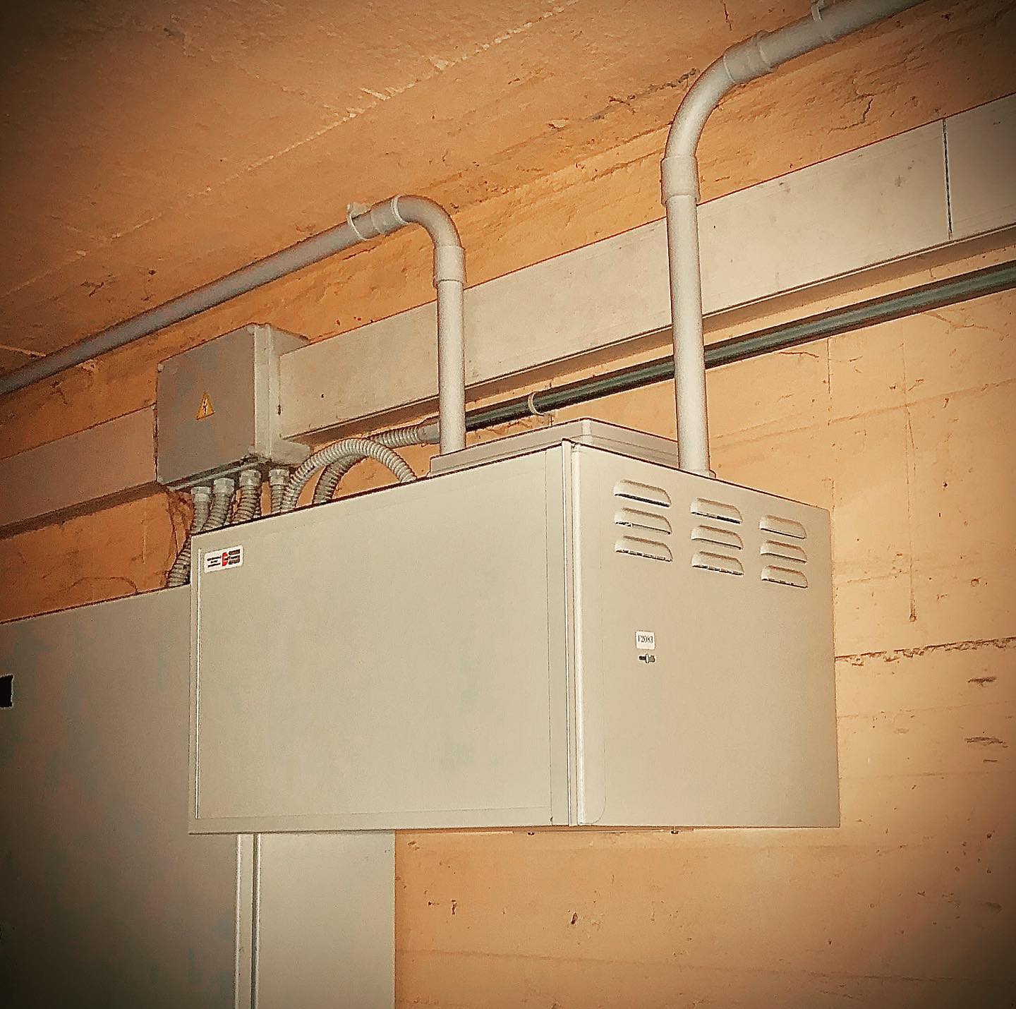 La #sicurezza parte dall’armadio. www.emiltronica.it - #Impianti #telecamere #videosorveglianza a Bologna. #videosorveglianzabologna #sicurezzabologna @hikvision @hikvisionitaly