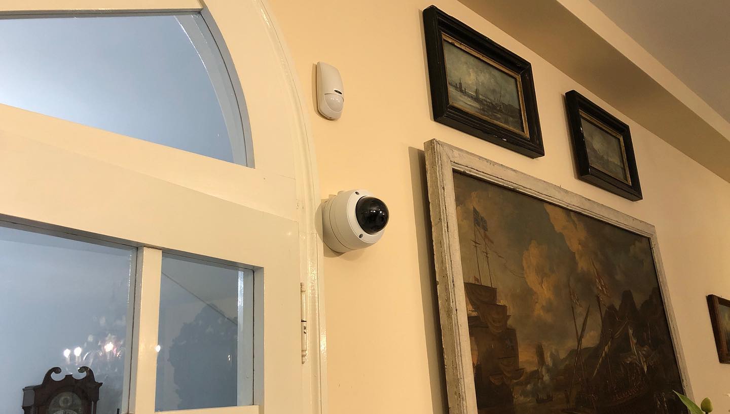 Soluzioni di #sicurezza e #videosorveglianza per ville. @emiltronica_srl www.emiltronica.it